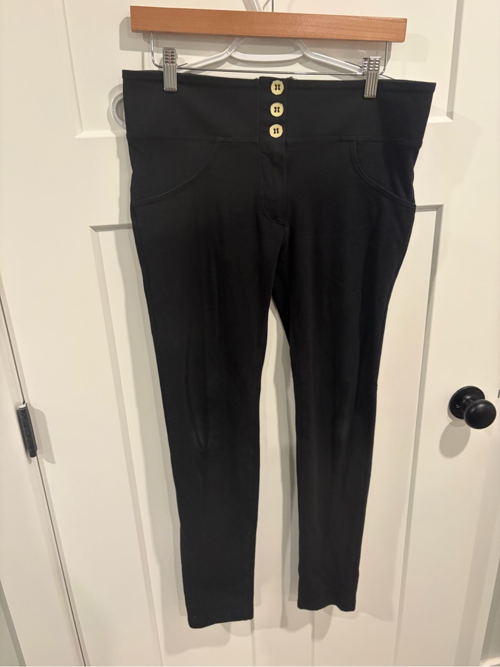Freddy Jeans Women’s High-Waist Black Ponte Leggings with Button Detail